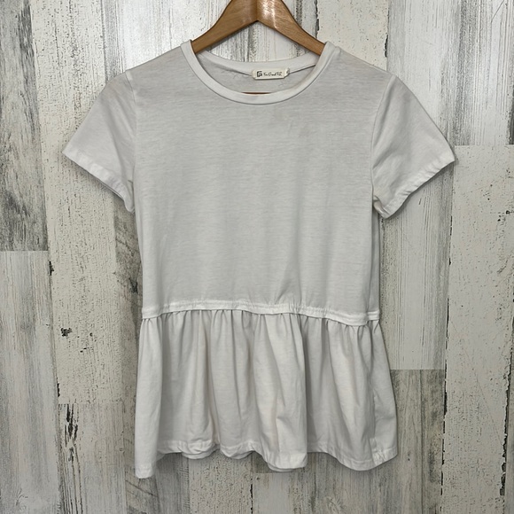 - #O24 petite large white short sleeve ruffle top size S FOR G AND PL - Picture 1 of 5